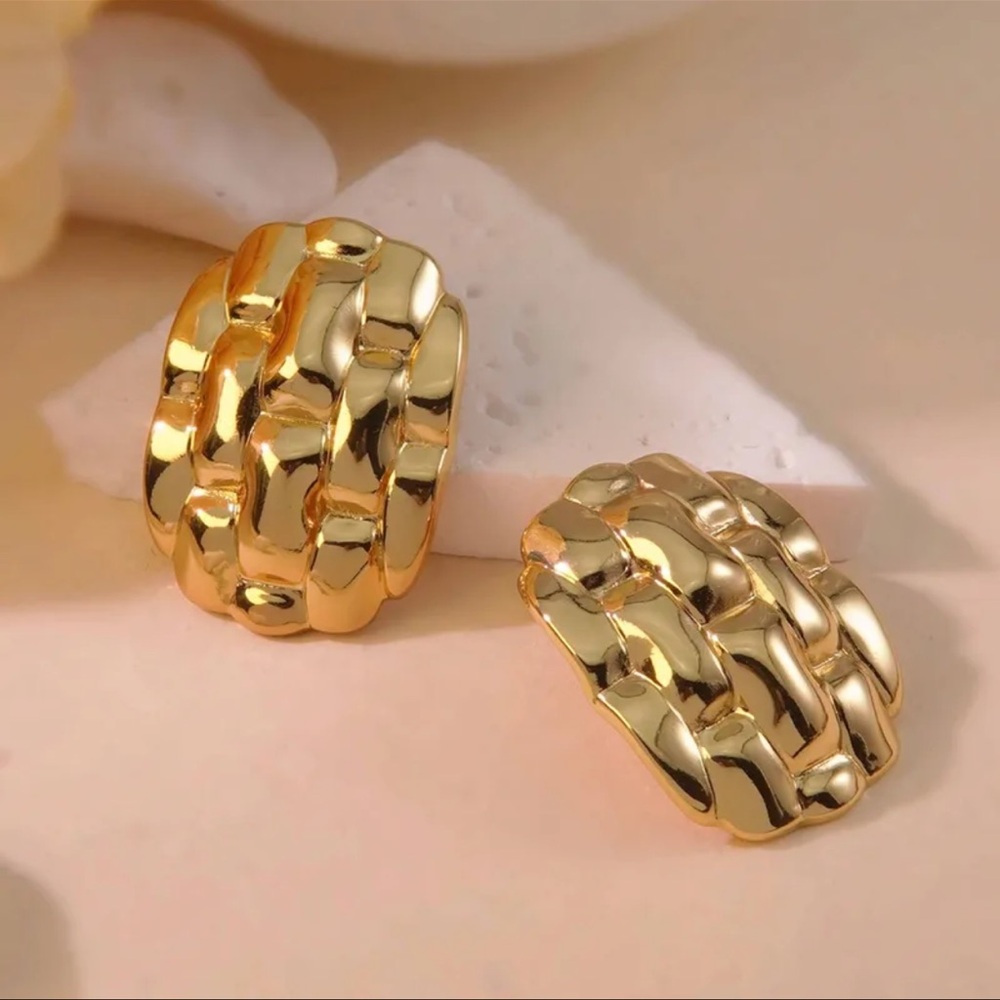 Elegant Gold Chain Link Earrings